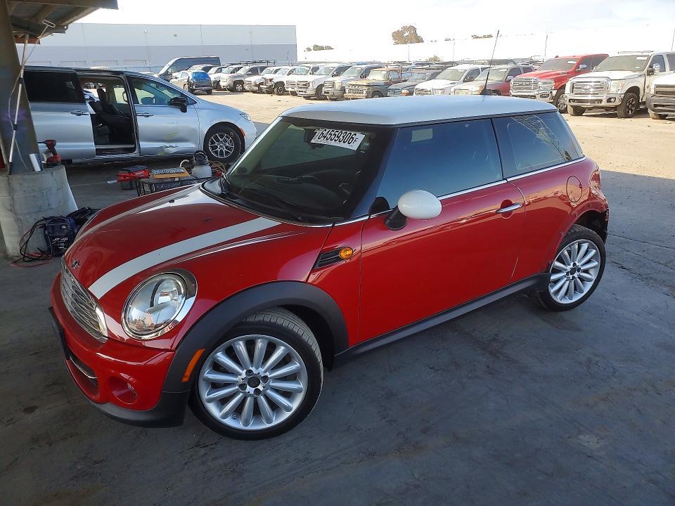 2011 MINI COOPER WMWSU3C52BTX96884