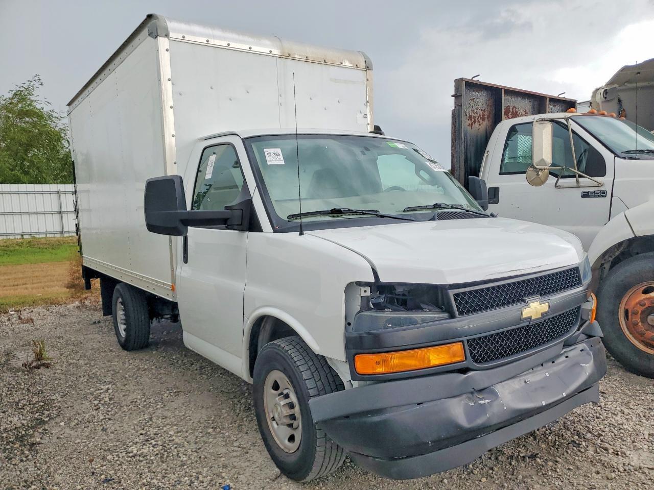 2023 CHEVROLET EXPRESS BOX TRUCK — Фото 4 из 13