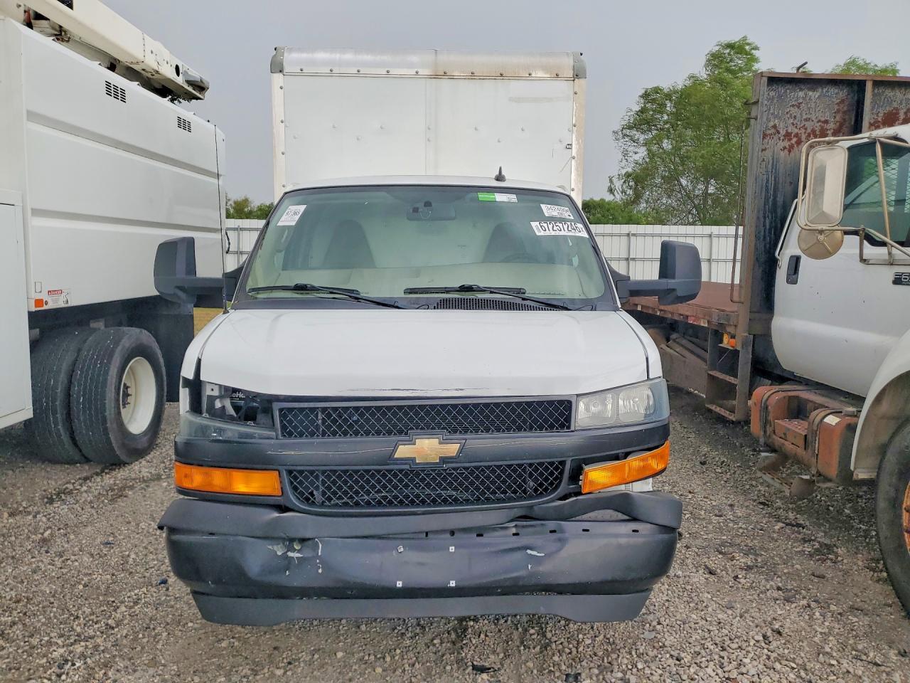 2023 CHEVROLET EXPRESS BOX TRUCK — Фото 5 из 13