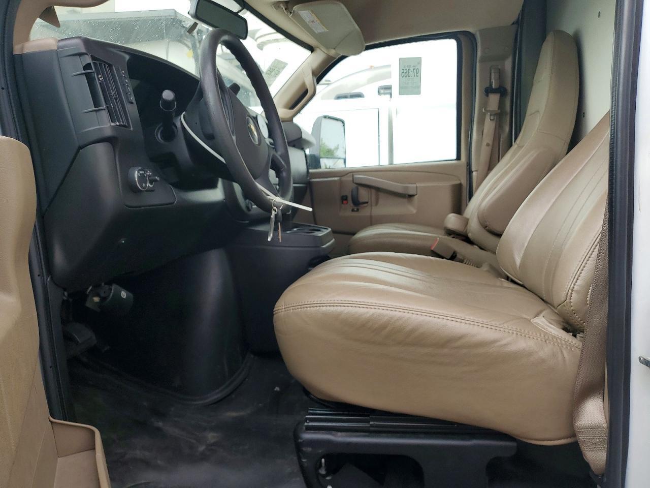2023 CHEVROLET EXPRESS BOX TRUCK — Фото 7 из 13