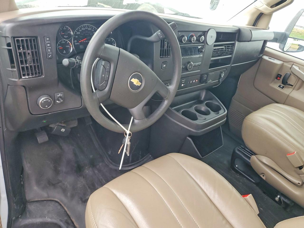 2023 CHEVROLET EXPRESS BOX TRUCK — Фото 8 из 13