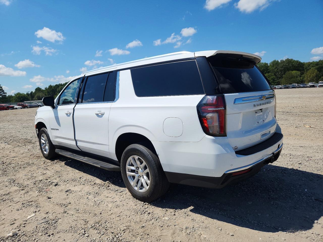 2021 CHEVROLET SUBURBAN K1500 LT — Фото 2 из 12
