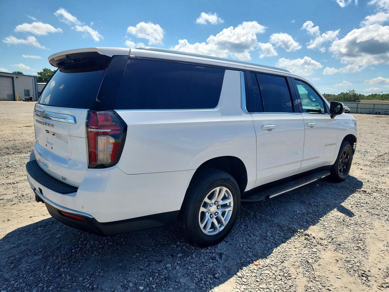 2021 CHEVROLET SUBURBAN K1500 LT — Фото 3 из 12