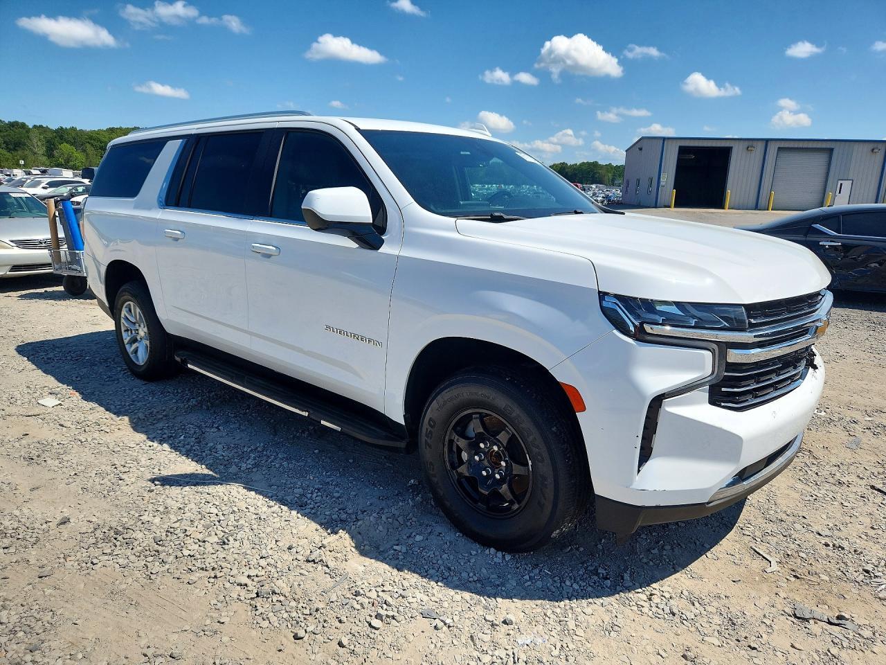 2021 CHEVROLET SUBURBAN K1500 LT — Фото 4 из 12