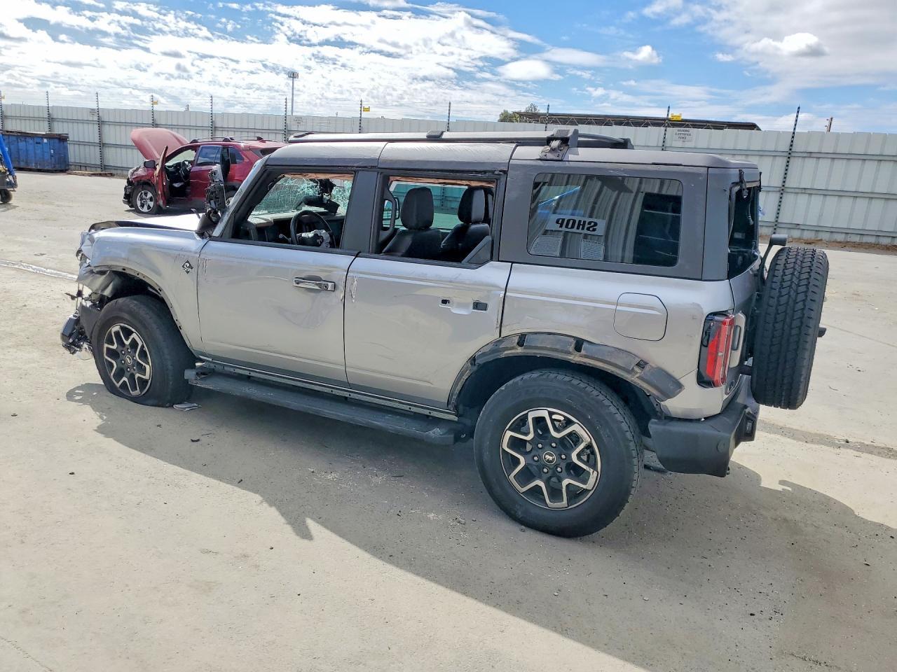 2024 FORD BRONCO OUTER BANKS — Фото 2 из 13