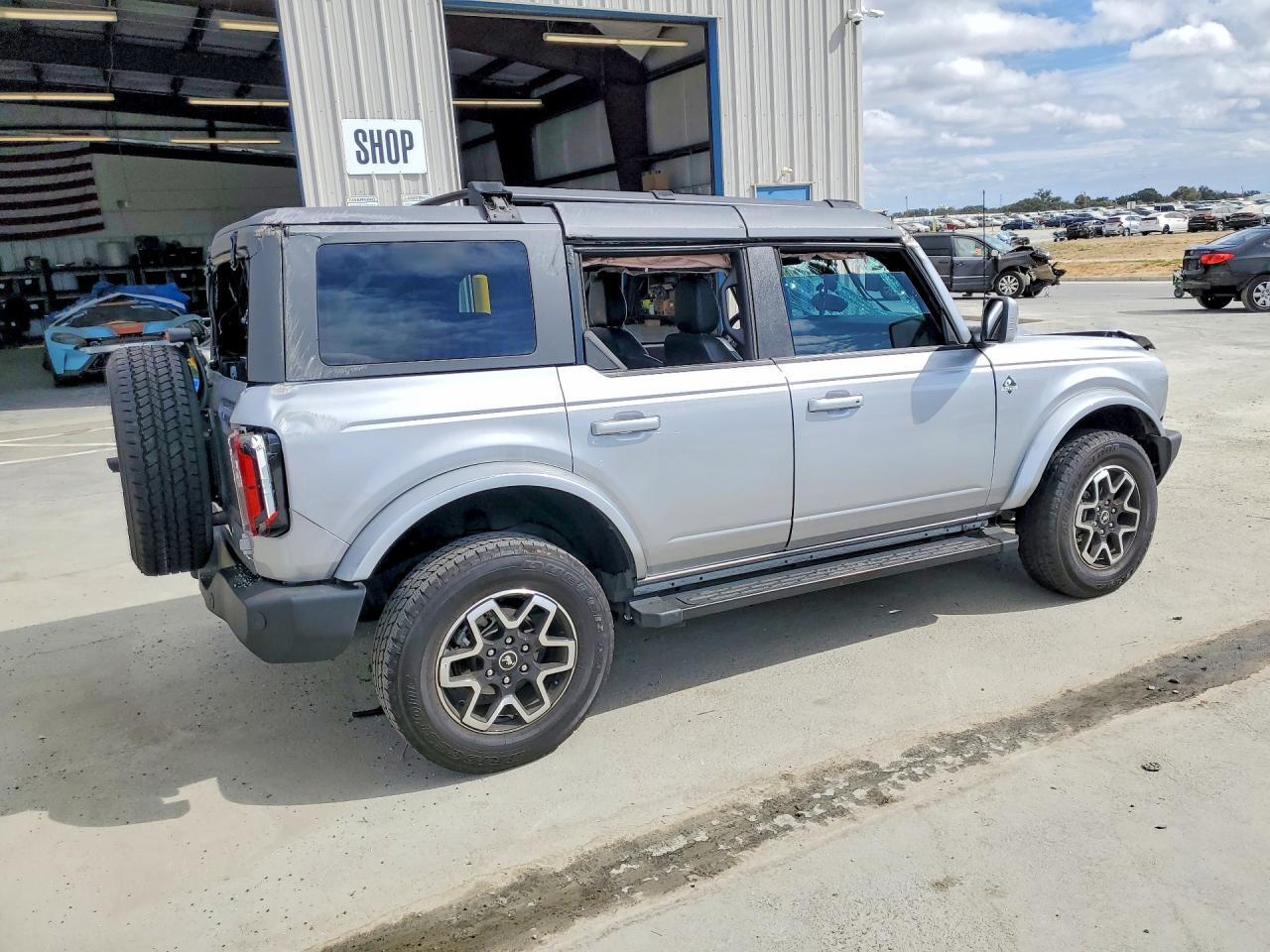2024 FORD BRONCO OUTER BANKS — Фото 3 из 13