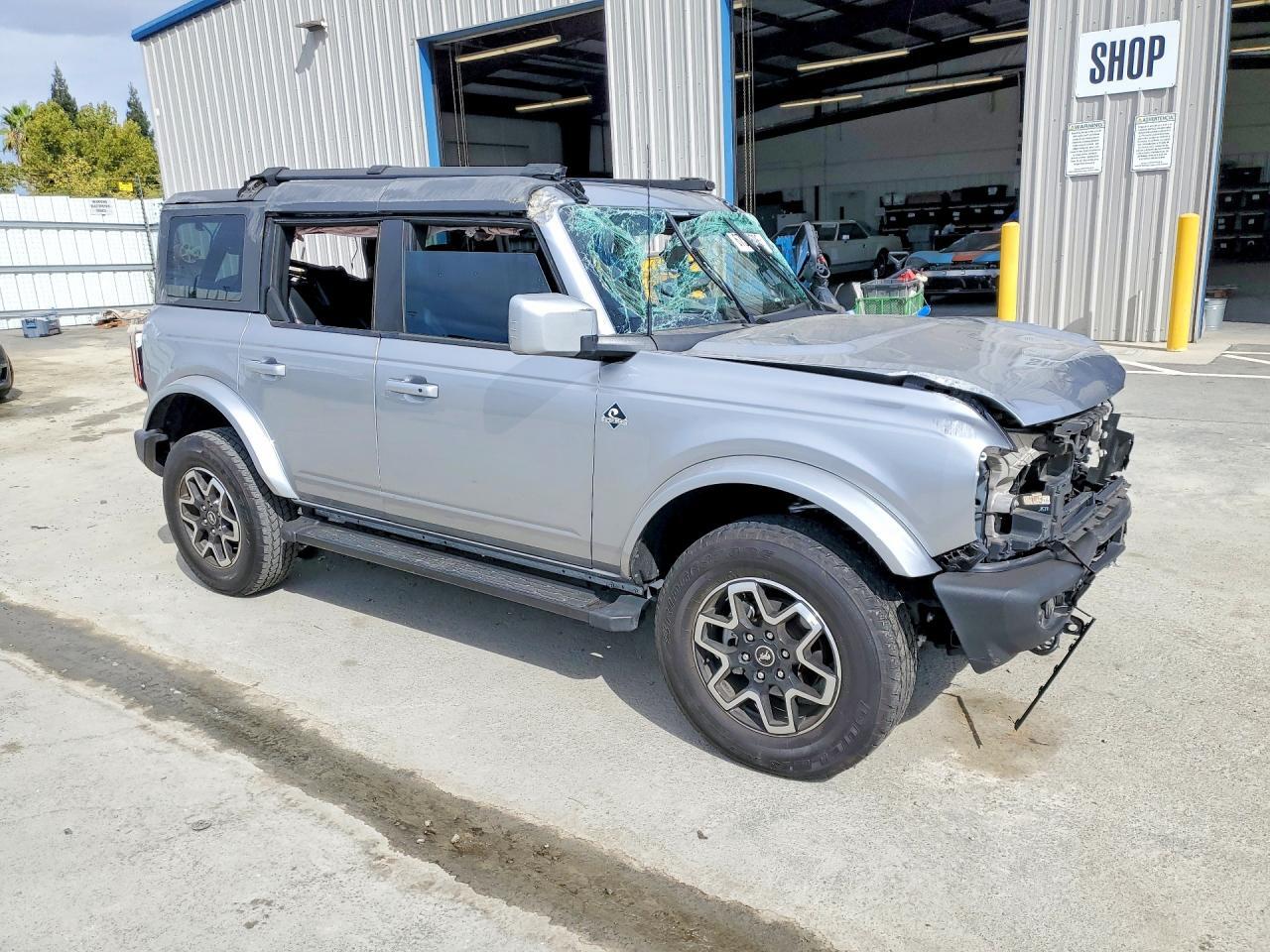 2024 FORD BRONCO OUTER BANKS — Фото 4 из 13