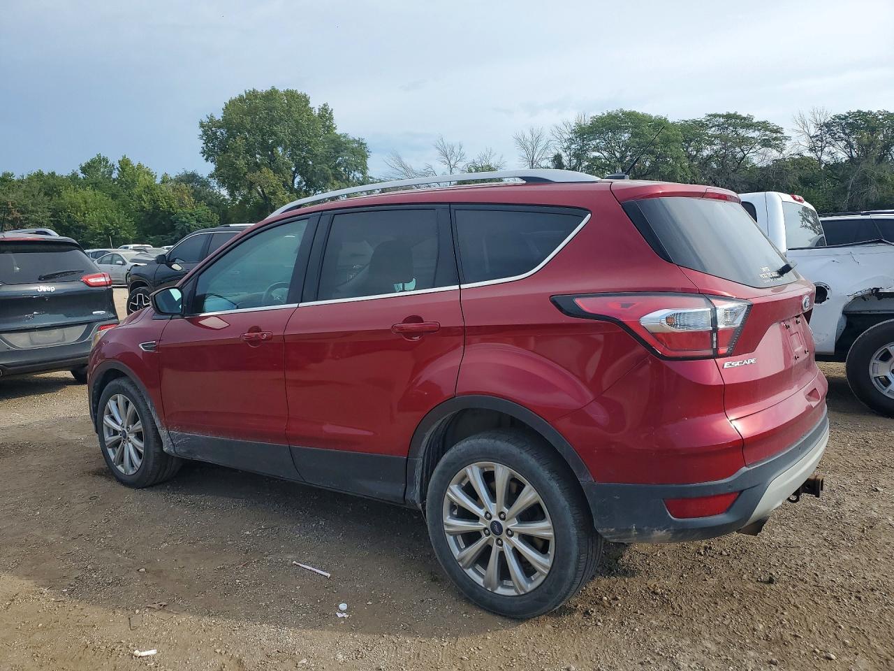 1FMCU9J94HUB89030 2017 FORD ESCAPE photo no. 2