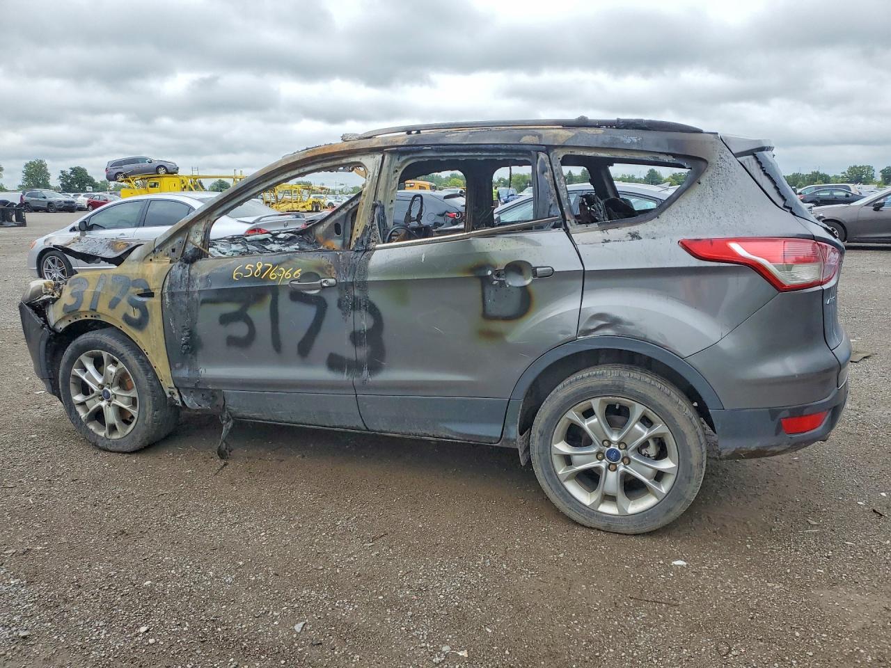 1FMCU9H95DUD05741 2013 FORD ESCAPE photo no. 2