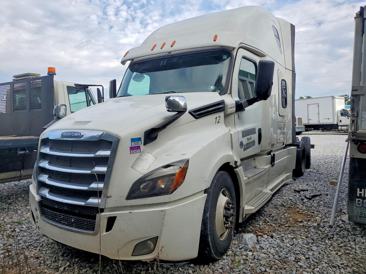 2018 FREIGHTLINER CASCADIA 126 3AKJHHDR1JSJZ5673