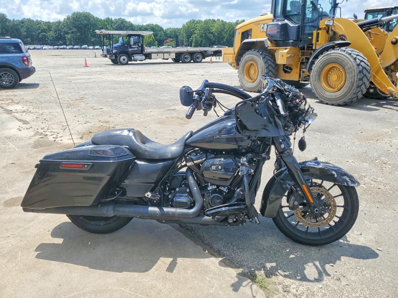 2018 HARLEY-DAVIDSON FLTRXS 1HD1KTC16JB667356