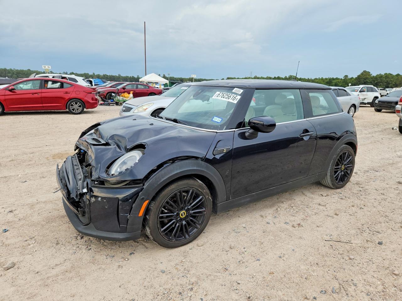 2022 MINI COOPER WMW13DJ07N2S26529