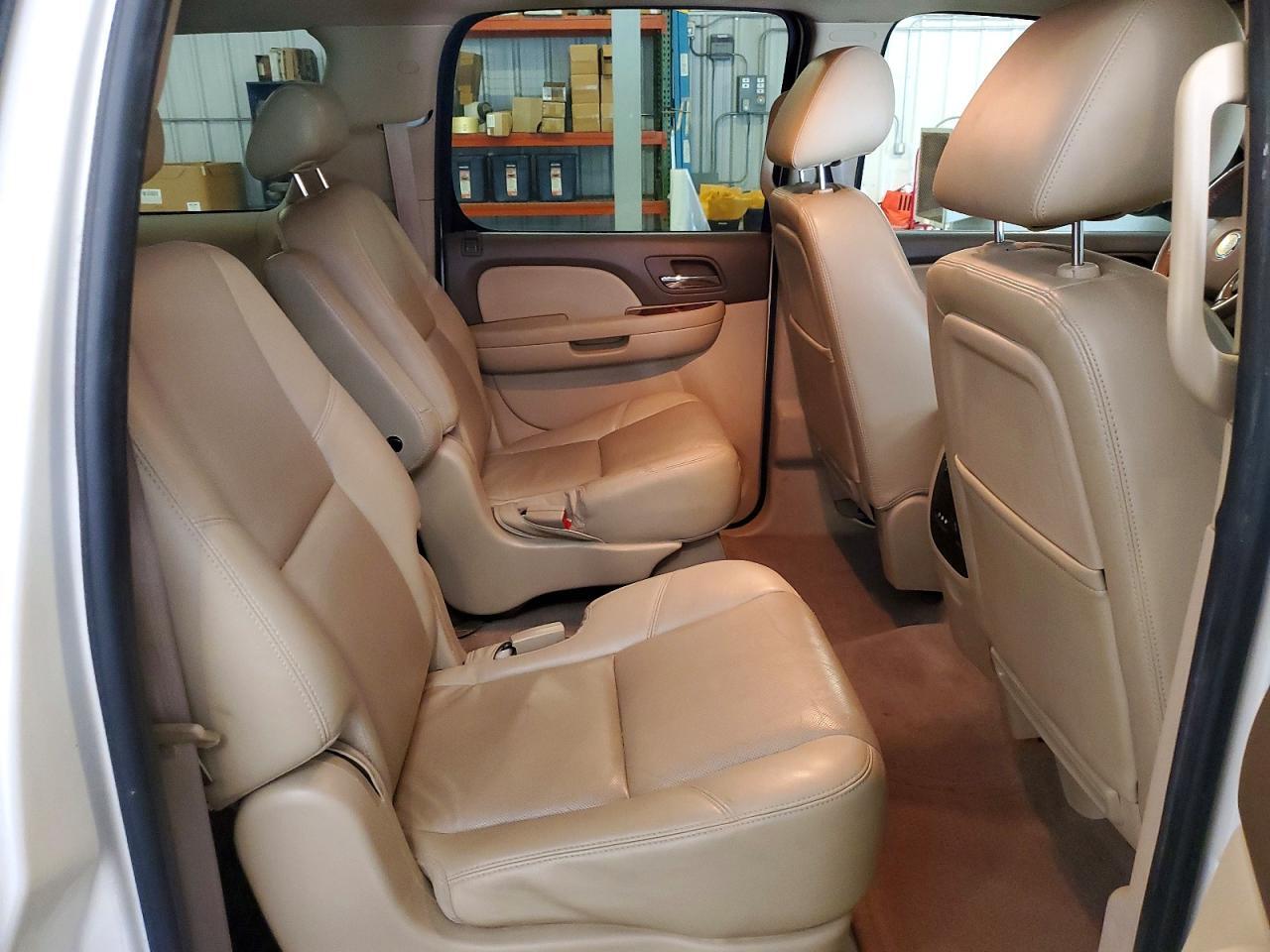 2010 CHEVROLET SUBURBAN K1500 LTZ — Фото 11 из 13