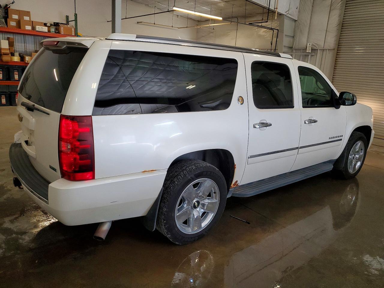 2010 CHEVROLET SUBURBAN K1500 LTZ — Фото 3 из 13