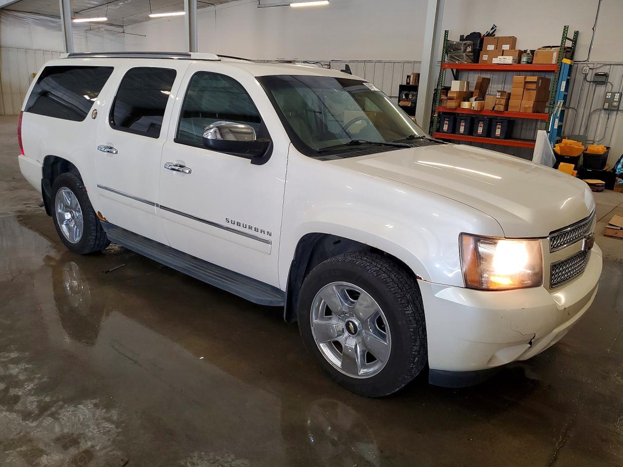 2010 CHEVROLET SUBURBAN K1500 LTZ — Фото 4 из 13