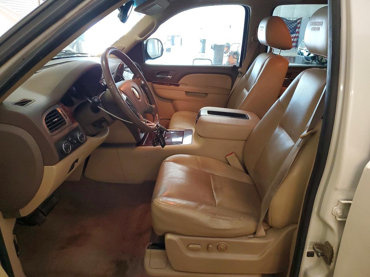 2010 CHEVROLET SUBURBAN K1500 LTZ — Фото 7 из 13
