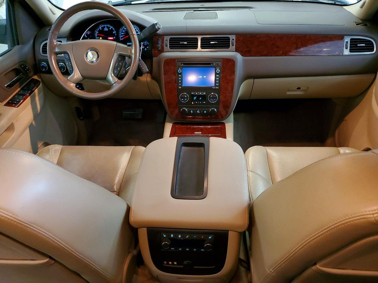 2010 CHEVROLET SUBURBAN K1500 LTZ — Фото 8 из 13