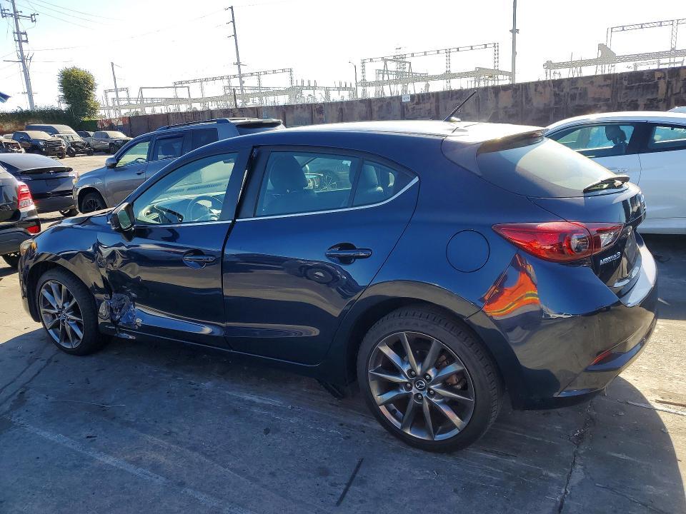 3MZBN1L36JM270416 2018 MAZDA 3 photo no. 2