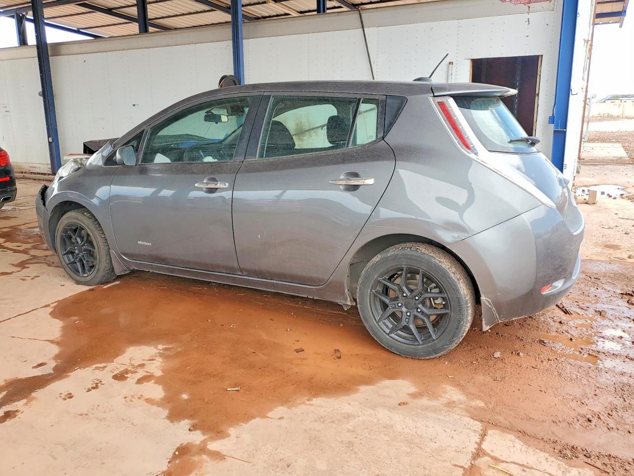 1N4BZ0CP5HC300690 2017 NISSAN LEAF photo no. 2
