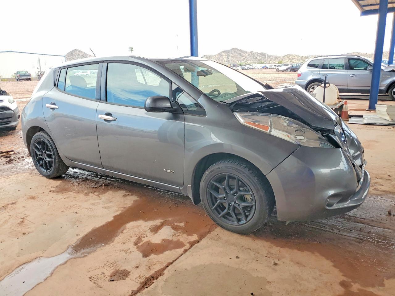 1N4BZ0CP5HC300690 2017 NISSAN LEAF photo no. 4