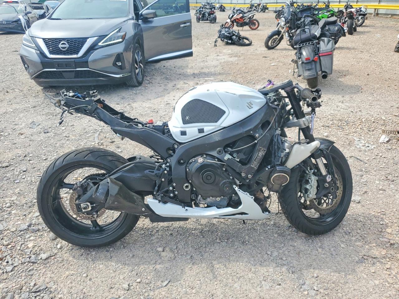 2015 SUZUKI GSX-R600 JS1GN7FA6F2101303