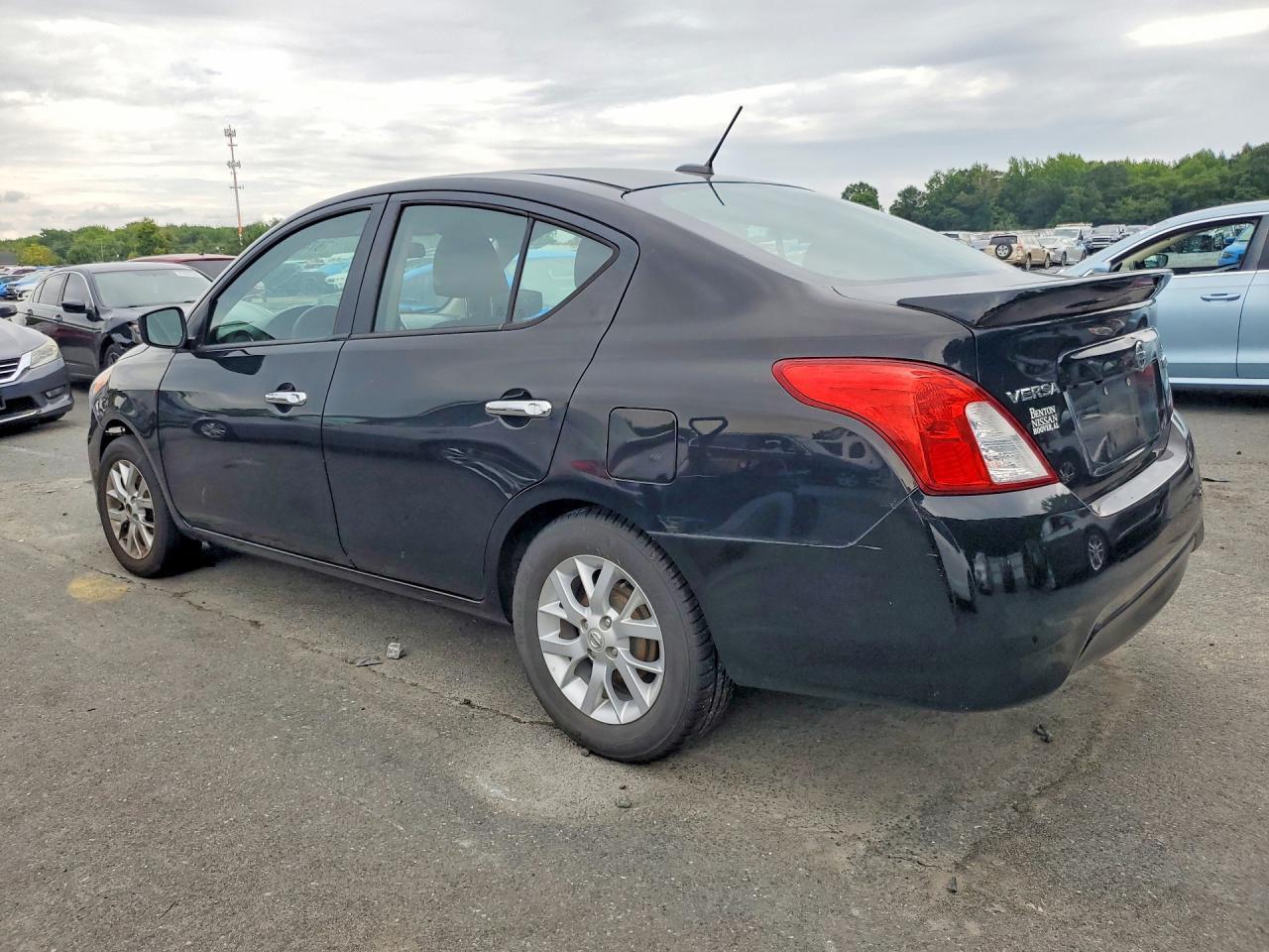 2018 NISSAN VERSA SV — Фото 2 из 12