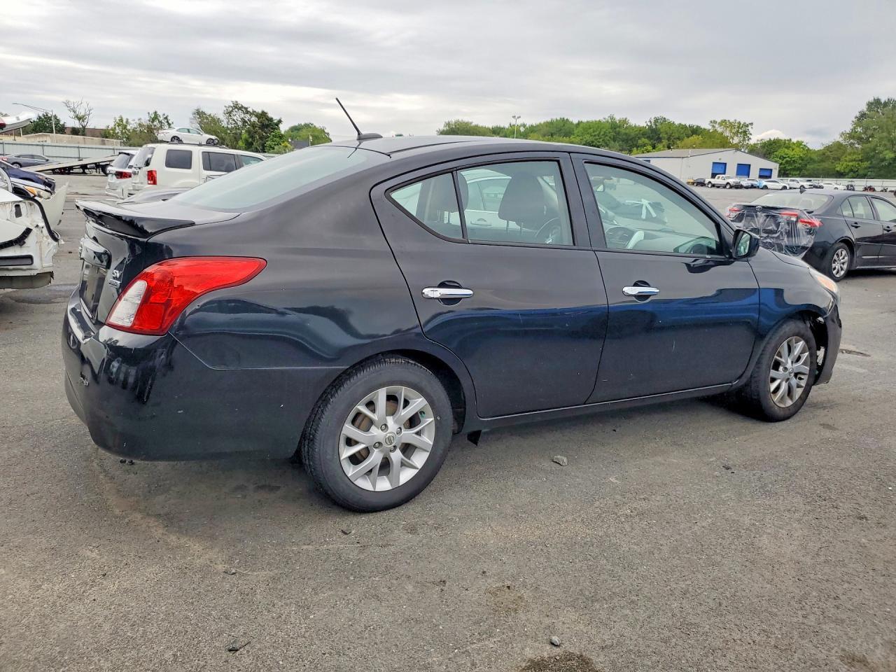 2018 NISSAN VERSA SV — Фото 3 из 12