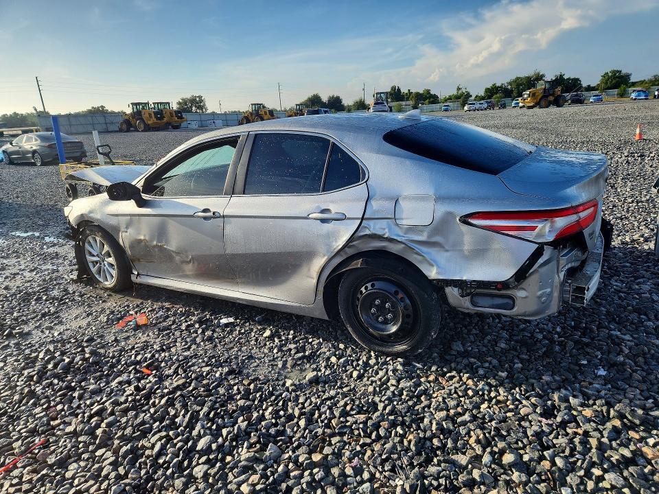 2019 TOYOTA CAMRY LE — Фото 2 из 13