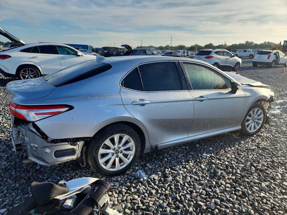 2019 TOYOTA CAMRY LE — Фото 3 из 13