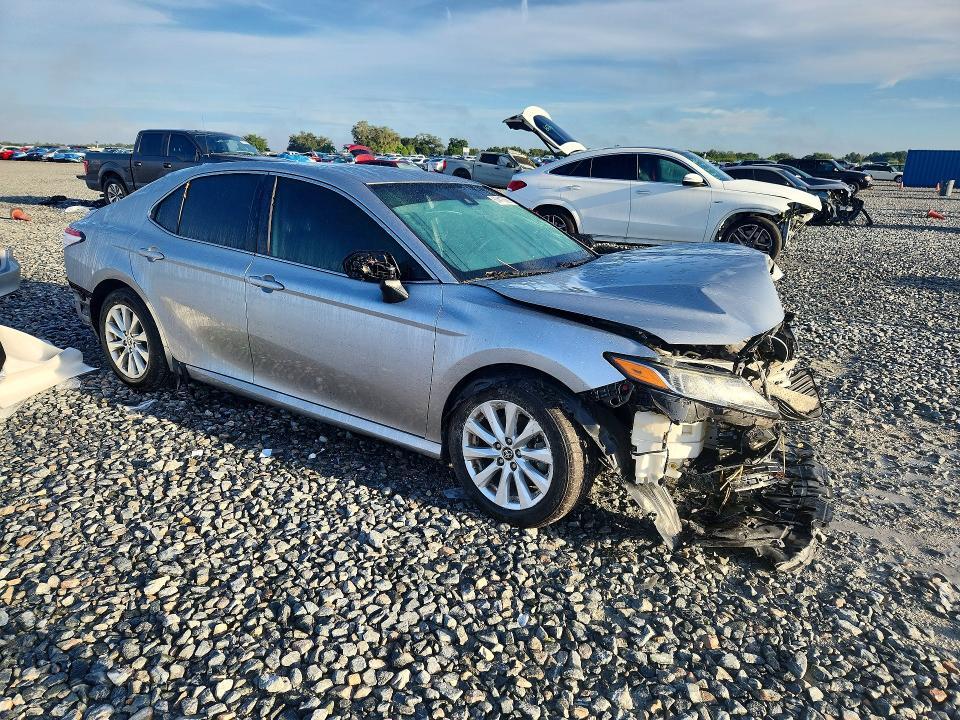 2019 TOYOTA CAMRY LE — Фото 4 из 13