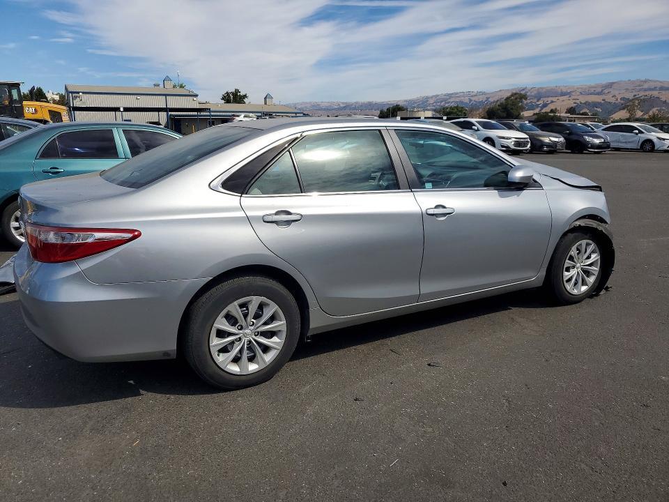 4T1BF1FK0HU675563 2017 TOYOTA CAMRY photo no. 3