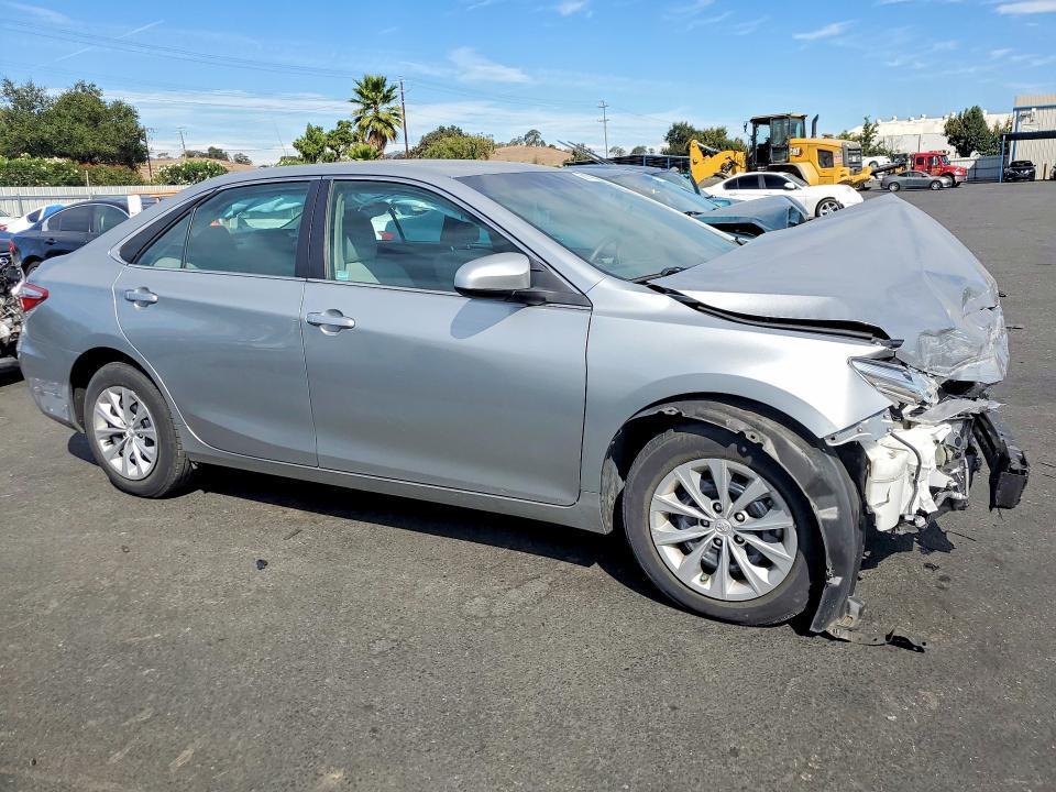 4T1BF1FK0HU675563 2017 TOYOTA CAMRY photo no. 4