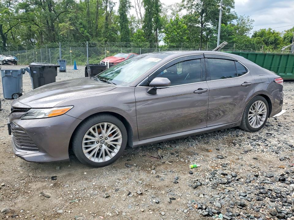 2018 TOYOTA CAMRY 4T1B11HK6JU041580