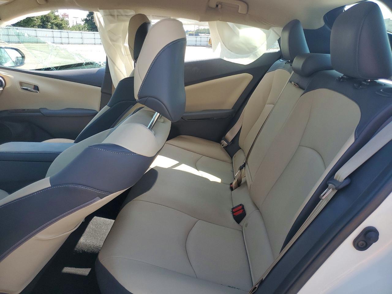 2017 TOYOTA PRIUS FOUR — Фото 10 из 12