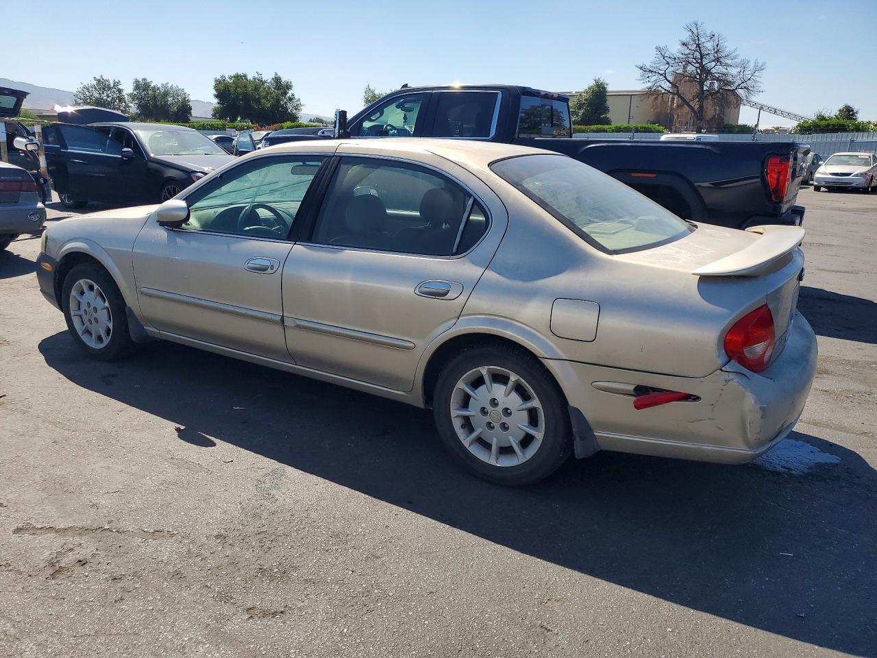 JN1CA31A1YT004249 2000 NISSAN MAXIMA photo no. 2