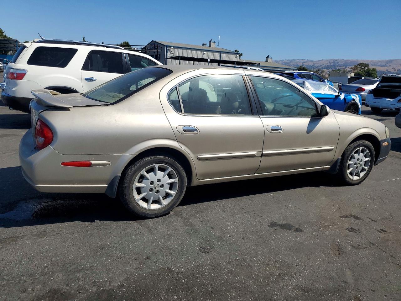 JN1CA31A1YT004249 2000 NISSAN MAXIMA photo no. 3