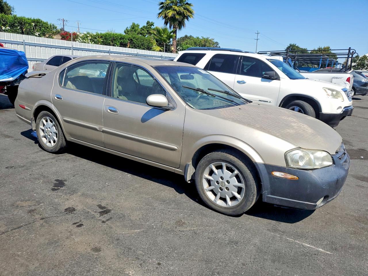 JN1CA31A1YT004249 2000 NISSAN MAXIMA photo no. 4