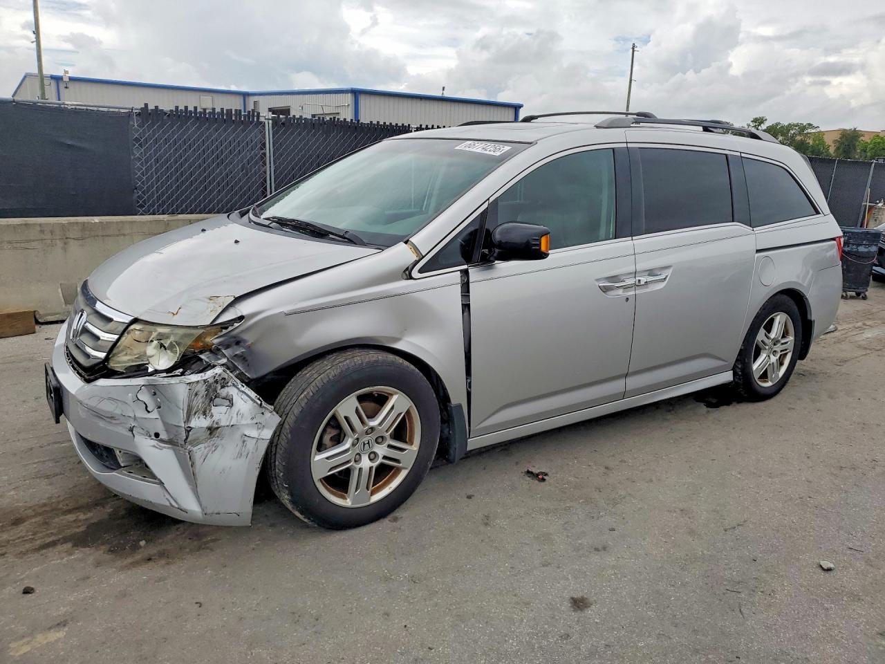 2011 HONDA ODYSSEY TOURING