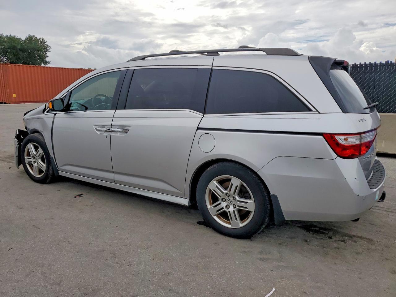2011 HONDA ODYSSEY TOURING — Фото 2 из 14