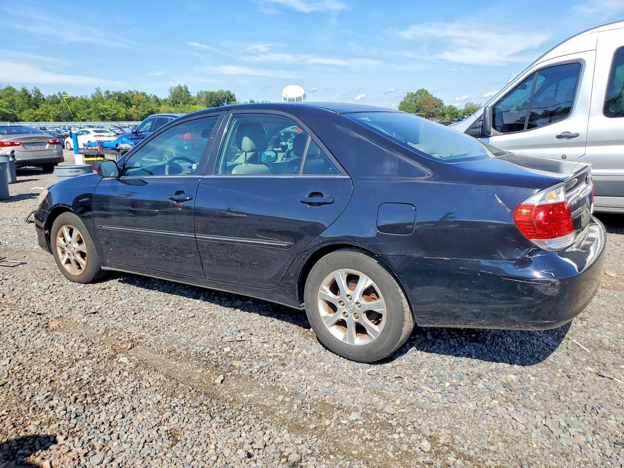 2006 TOYOTA CAMRY XLE — Фото 2 из 12