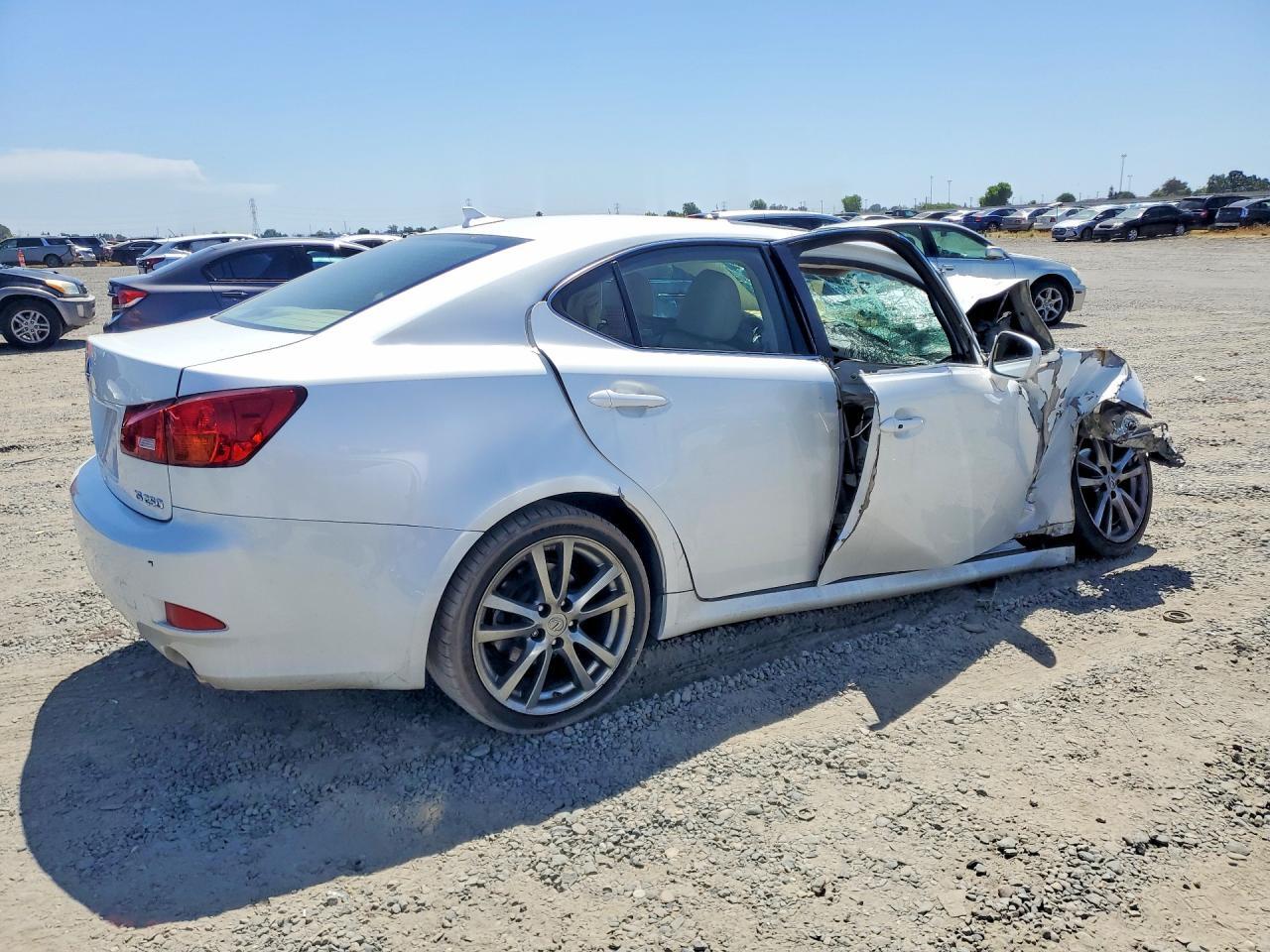 JTHBK262582069630 2008 LEXUS IS photo no. 3