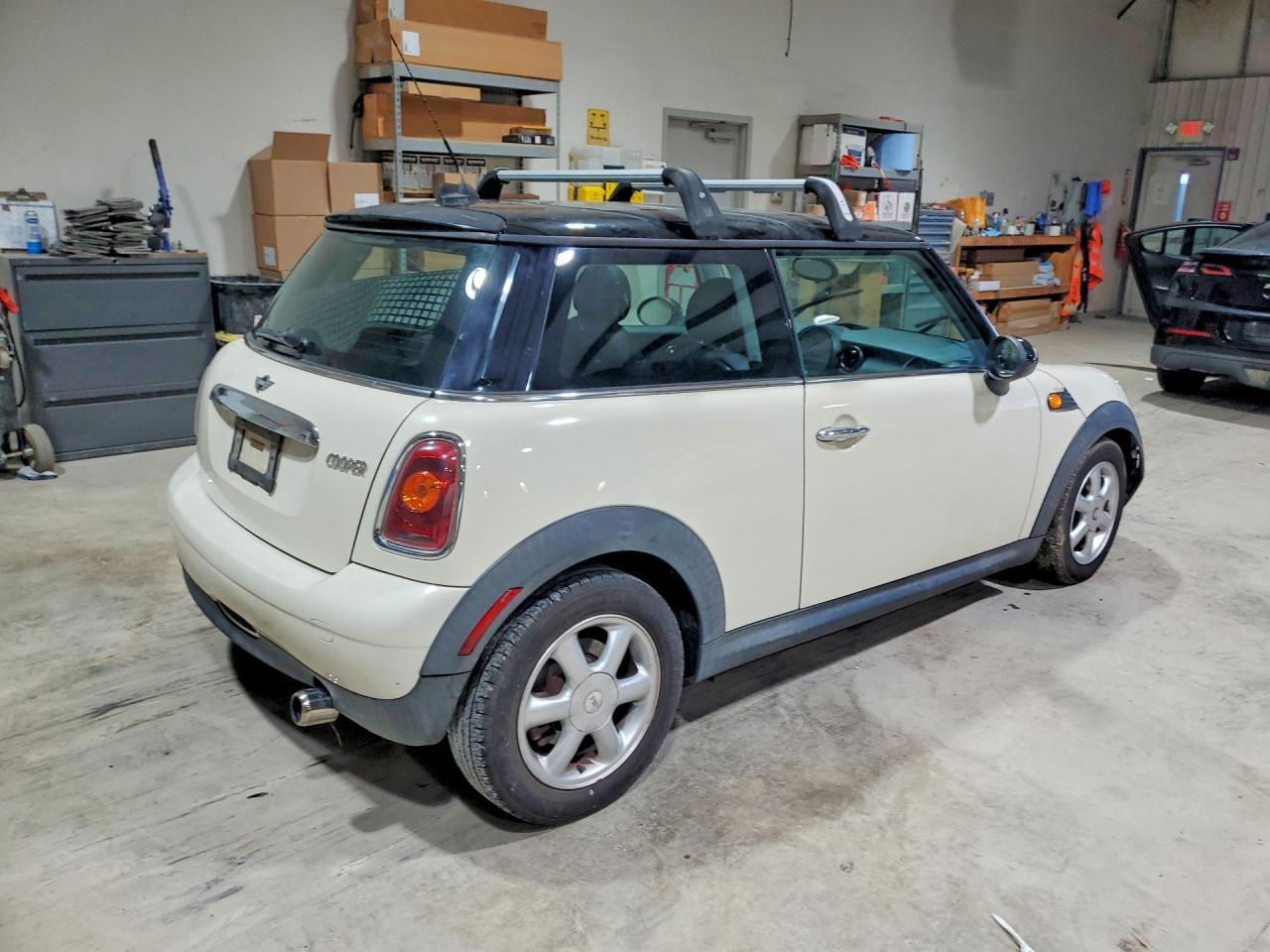 WMWMF33519TW77463 2009 MINI COOPER photo no. 3
