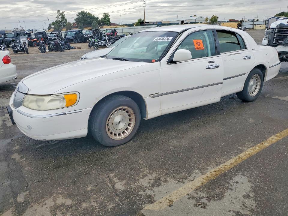1999 LINCOLN TOWN CAR 1LNHM81W9XY700101