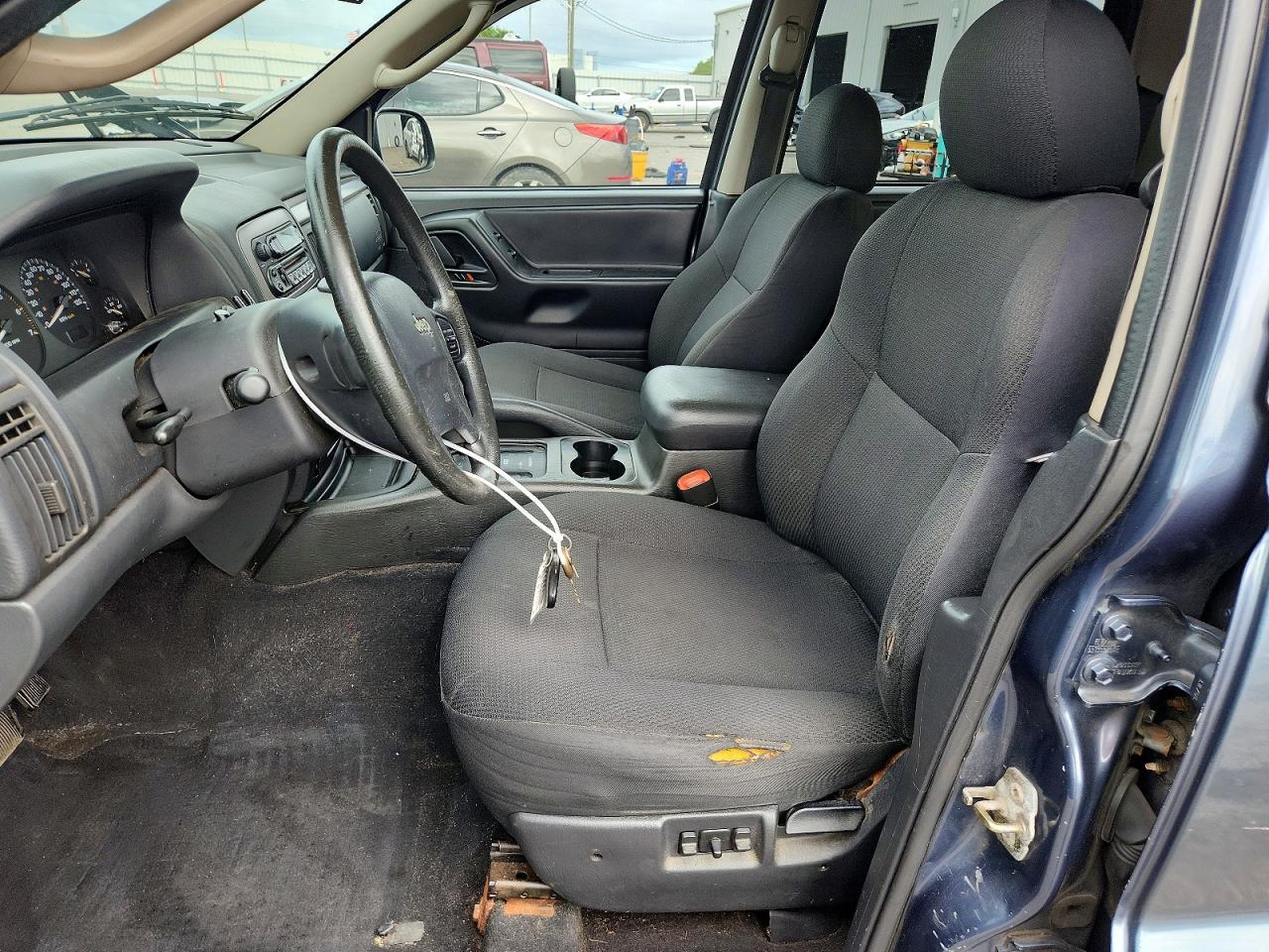 2004 JEEP GRAND CHEROKEE LAREDO — Фото 7 из 13