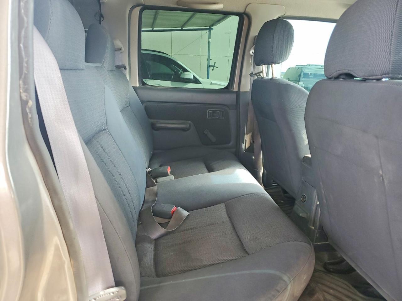 2004 NISSAN FRONTIER XE-V6 — Фото 10 из 12