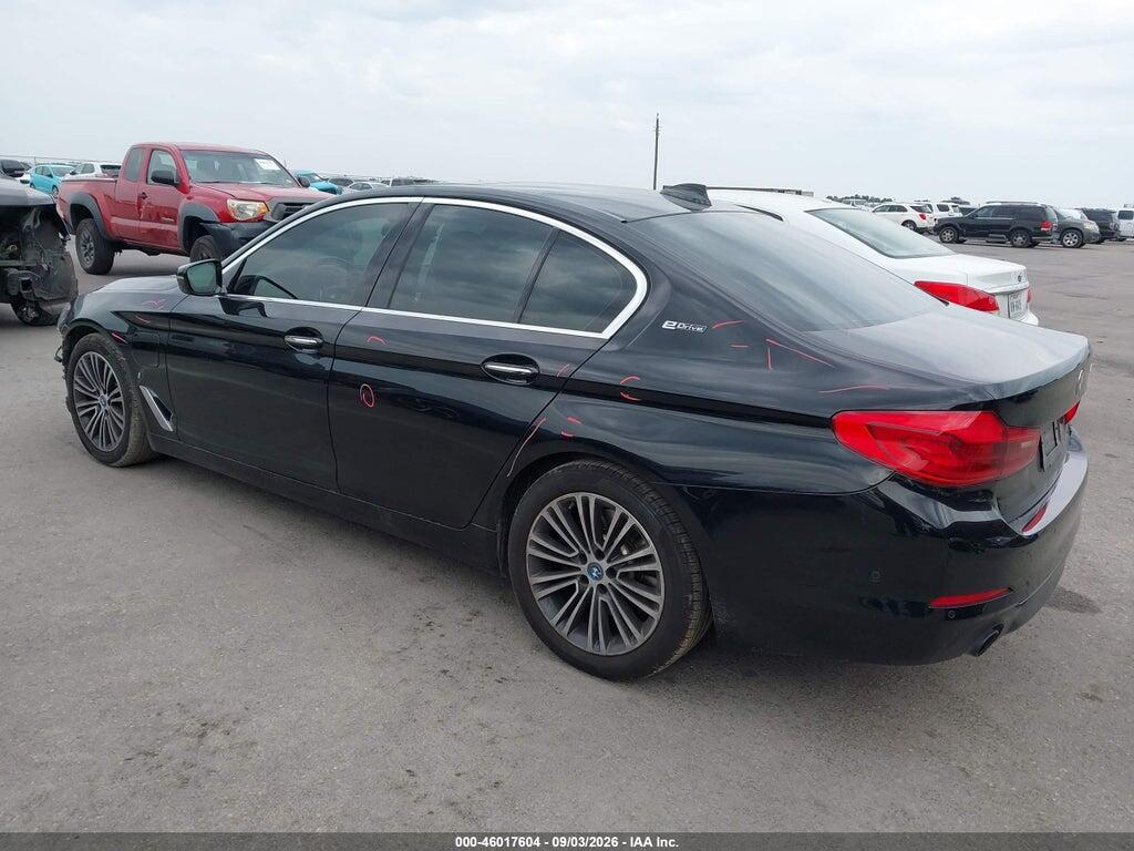 WBAJA9C52JB033940 2018 BMW 530E photo no. 3