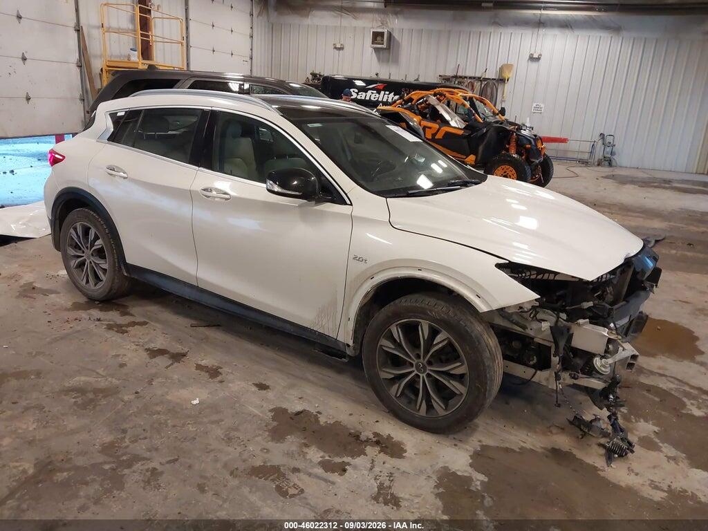 2017 INFINITI QX30 SJKCH5CR4HA032112