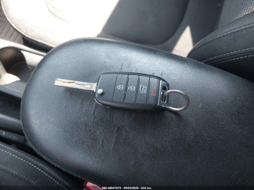 KNDJP3A58H7415338 2017 KIA SOUL photo no. 11