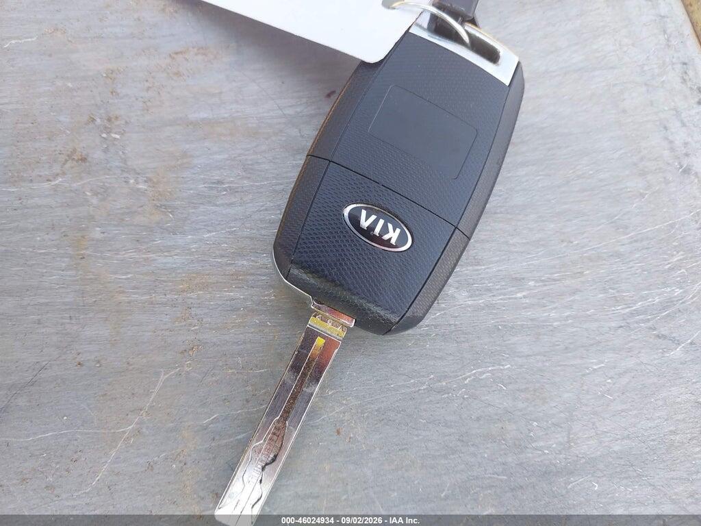 KNDJN2A25H7468505 2017 KIA SOUL photo no. 11