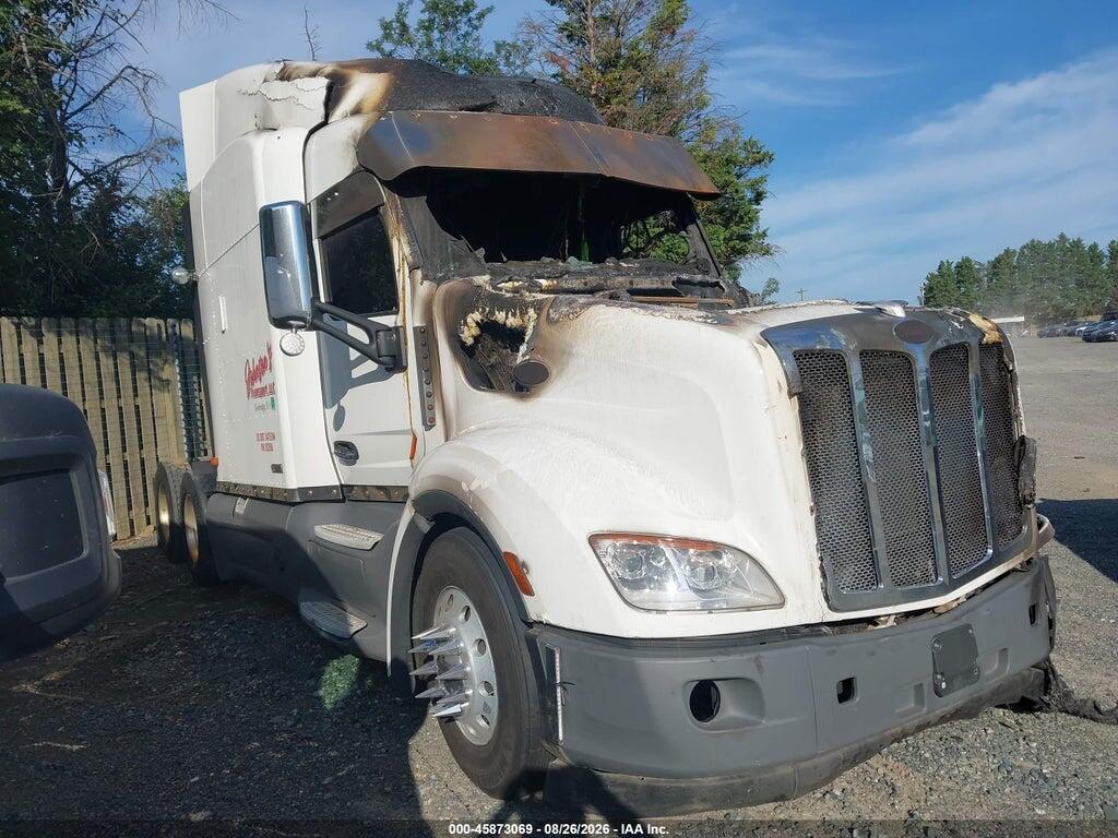 2017 PETERBILT 579 1XPBD49X8HD392586